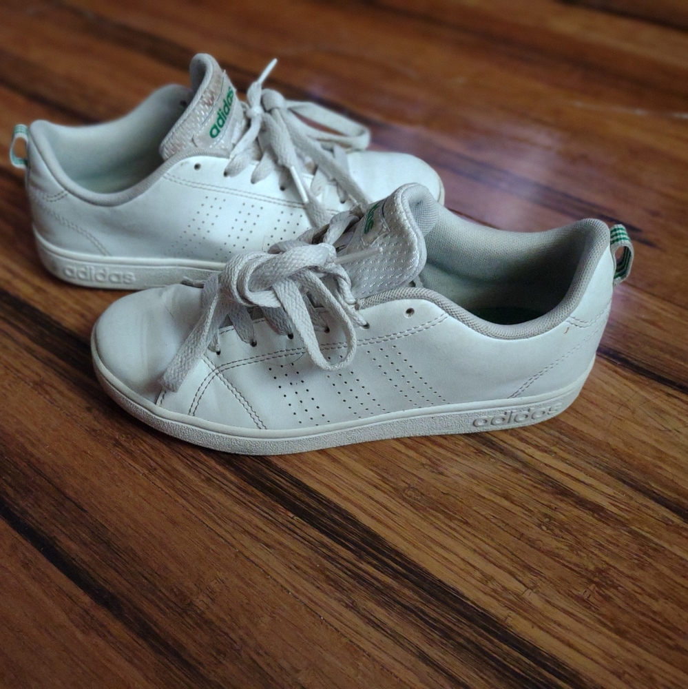 Youth adidas size 3. Great condition.